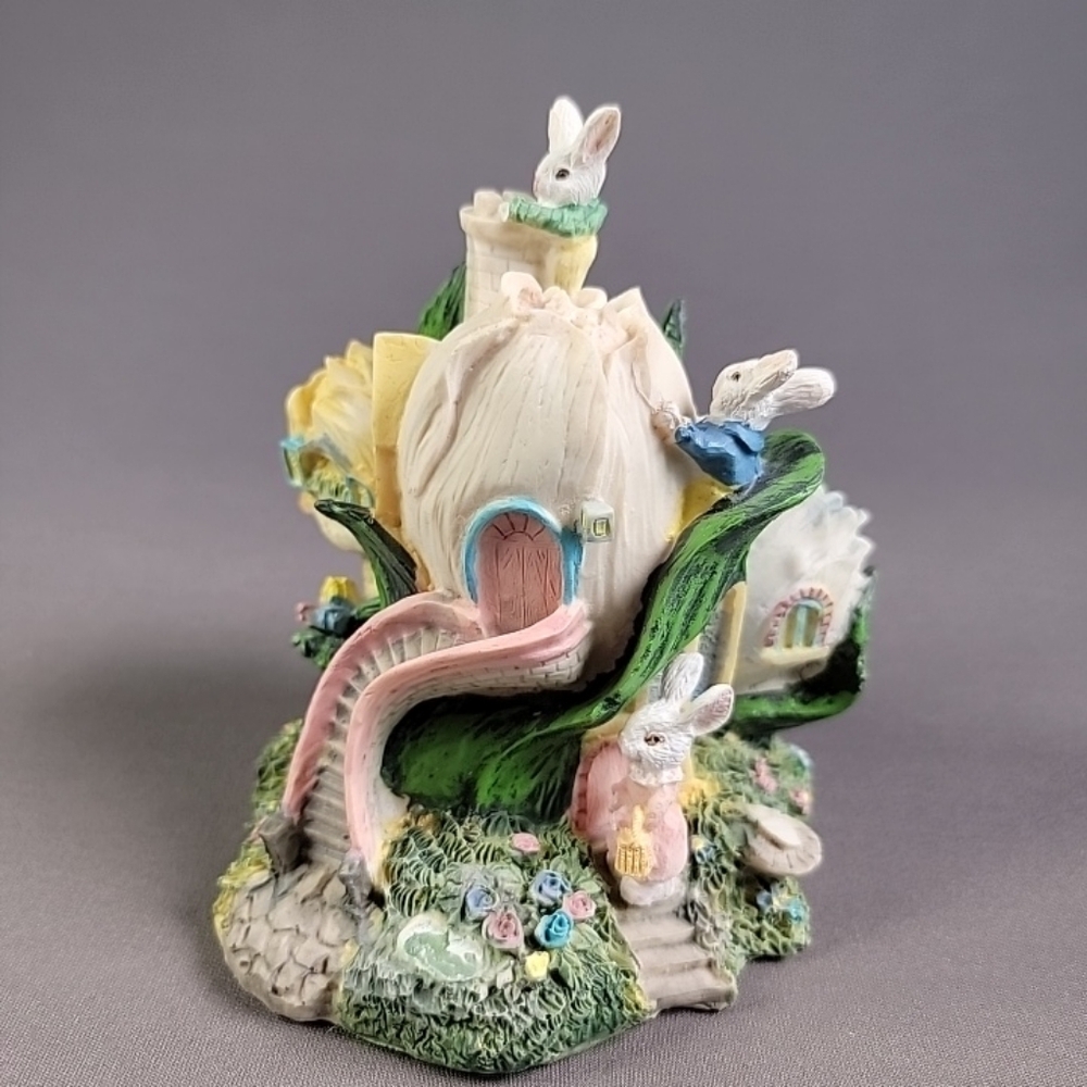 Easter Bunnies Tulip House